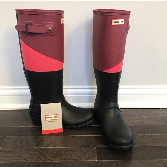 ❌SOLD❌🎉HP🎉Hunter Color Block Boots - Picture 2 of 3