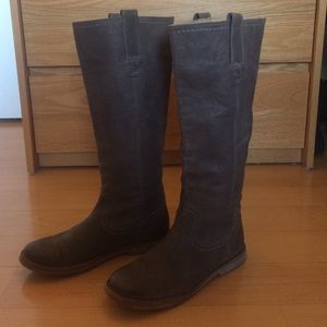 Frye: Celia X Stitch