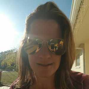 Meet your Posher, Yanet