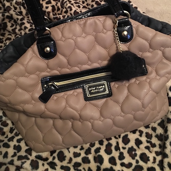 Betsey Johnson Quilted Trap Tote🐰