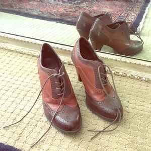 GH Bass & CO Lace-Up Saddled Heal in Brown Shades