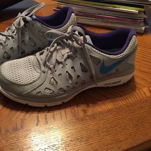 Women's Nike Dual Fusion Tennis Shoes