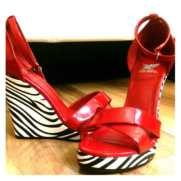 Red zebra wedges