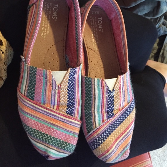 Like-New bohemian TOMS!