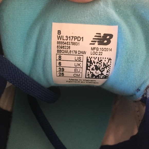 New balance navy shoes - Picture 3 of 3