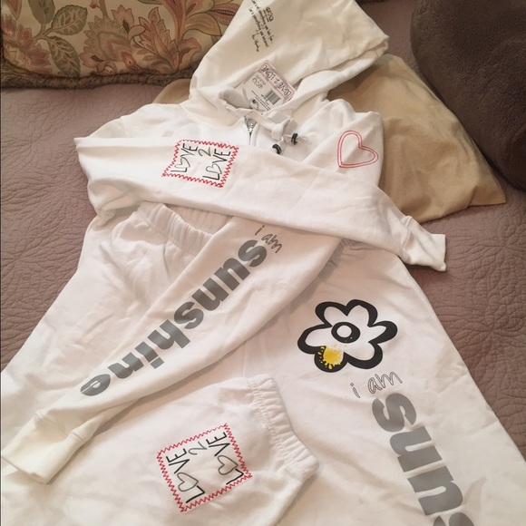 Peace Love World set size small !!!🖐🏽SOLD!!!