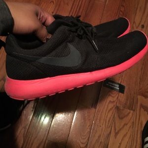 Red and black roshes