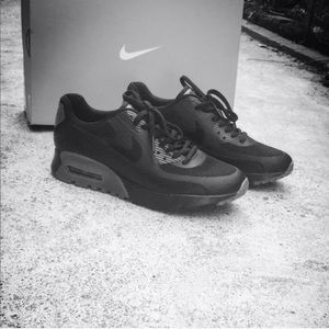 Women's Nike Air Max Ultra 90