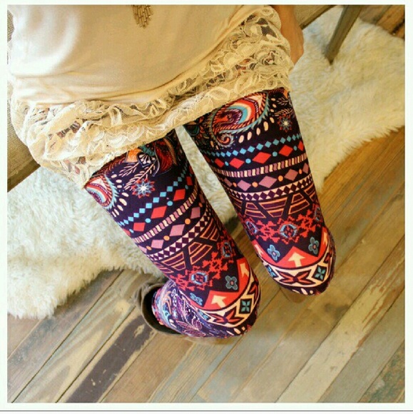 Last 1 🎠 PLUS SIZE Soft Paisley Feather Leggings - Picture 2 of 4