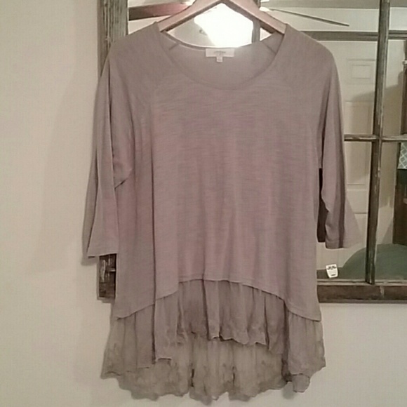 Umgee Grey Flowy Lace 3/4 Sleeve Top