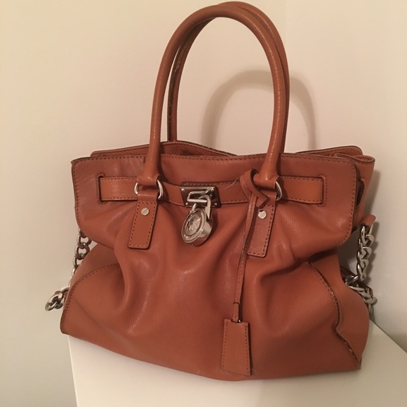 100% Michael Kors Lg Hamilton, Camel w/ Silver