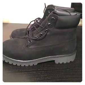 Black Timberland boots Big Kids 6.5=8 women