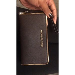 Michael Kors wristlet