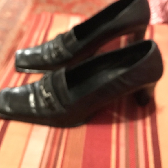 Authentic Vintage Gucci 3.5” Horsebit Slip On Pump Heels - Picture 2 of 4