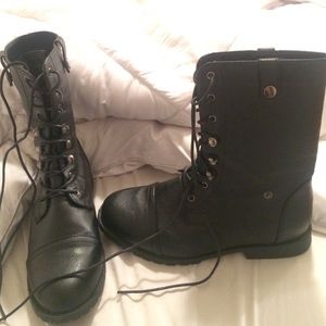 Combat boots