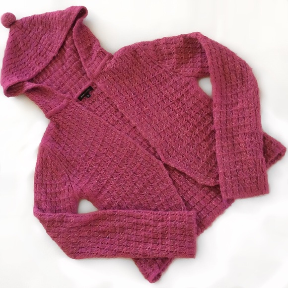Pom Pom hooded super soft shrug - Picture 2 of 2