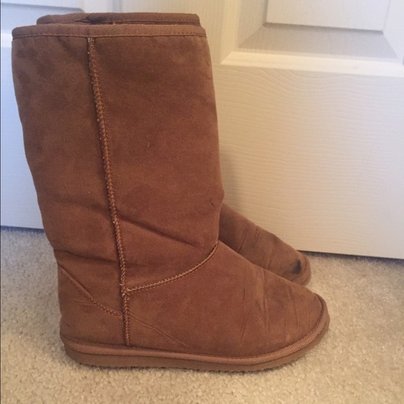 66% off UGG Shoes - Women's 8 Caramel Brown Fur Ugg Style