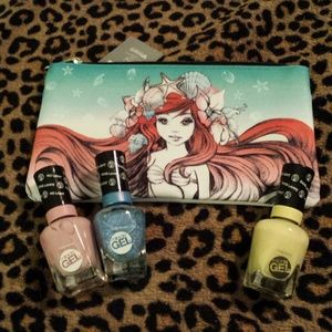 Disneys Ariel cosmetic bag set