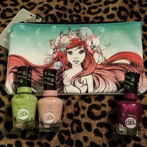 Disneys Ariel cosmetic bag set
