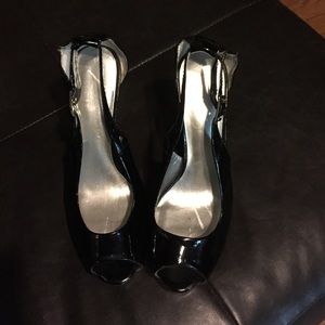 Black Peep toes