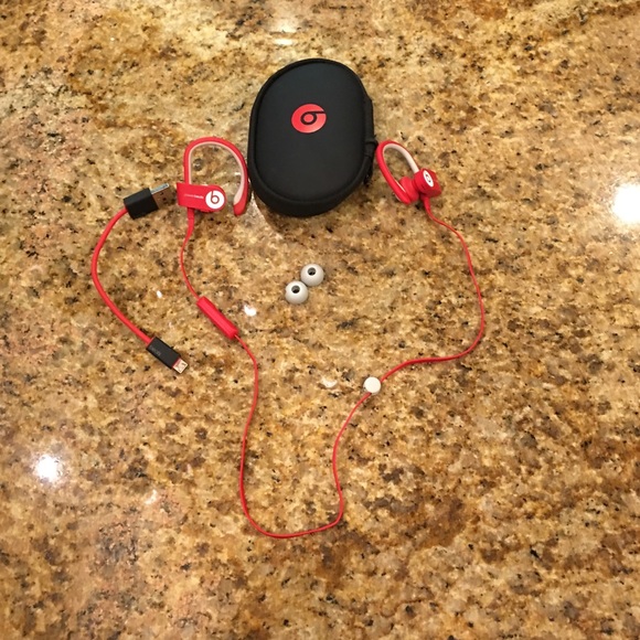 Power beats wireless red great condition.