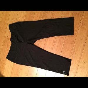 Black Under Armour work out crops