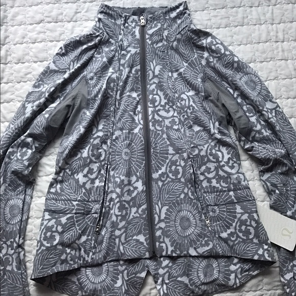 lululemon athletica Jackets & Blazers - Lululemon run jacket