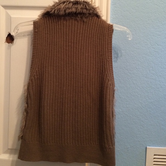 Arizona Faux Fur Vest - Picture 2 of 3