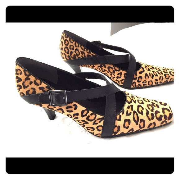 Size 8 Black and Tan cheetah print shoes.