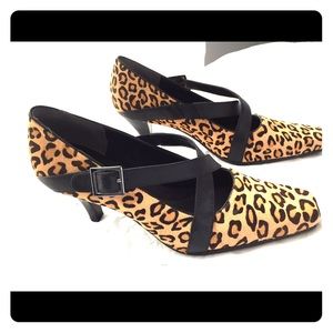 Size 8 Black and Tan cheetah print shoes.