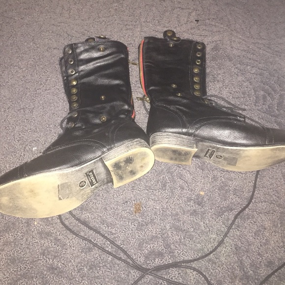 Combat boots