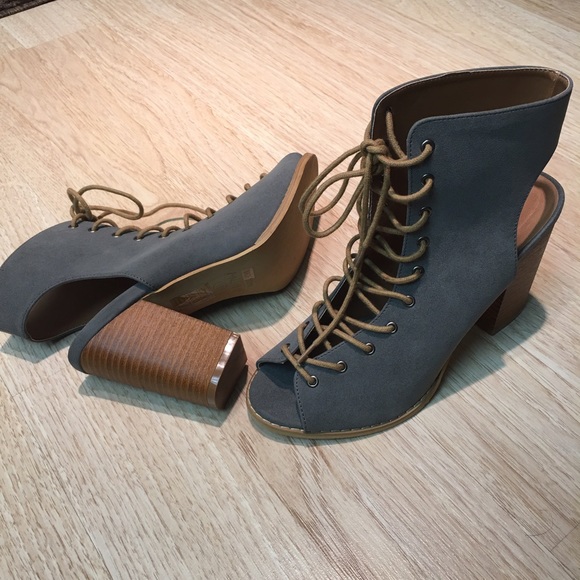 SALE HPLadies peep toe backless booties  . - Picture 4 of 6