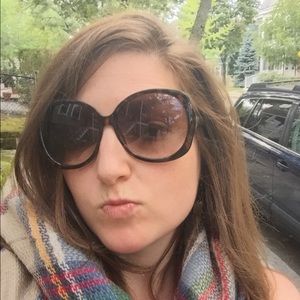 Meet your Posher, Malissa