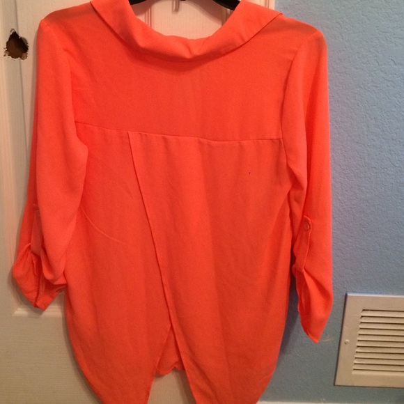 Charlotte Russe Blouse. - Picture 2 of 3