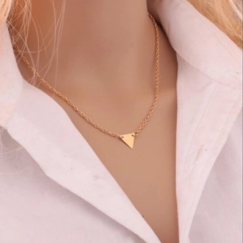 ❗️one left❗️Dainty Minimalist Triangle Necklace