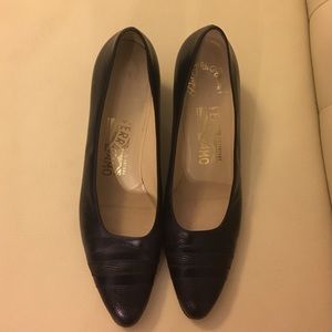 vintage salvatore ferragamo pumps navy 10aa