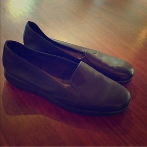 NWOT BROWN FLATS