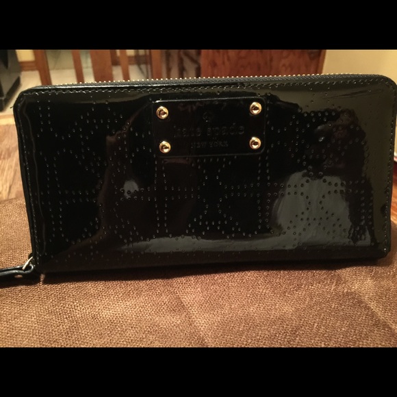 Authentic Kate Spade Black Glossy Heart Wallet!