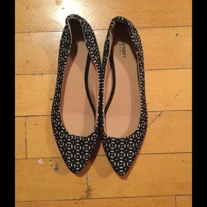 Old navy black and white flats