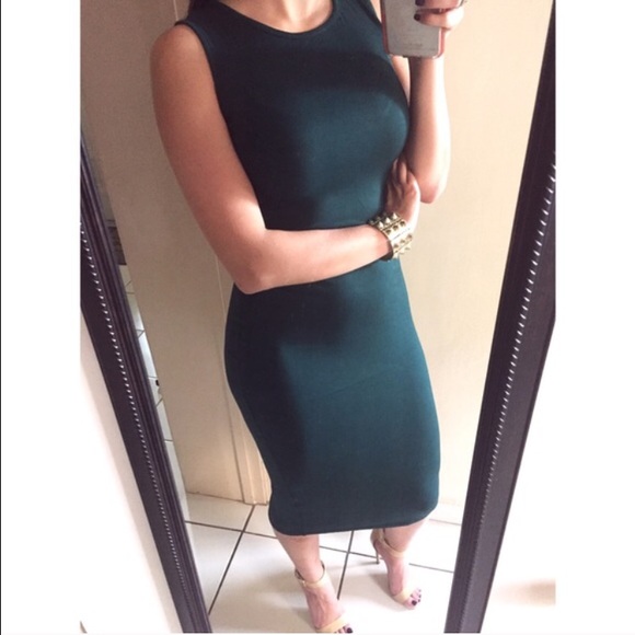 Green classy dress holiday perfect - Picture 2 of 3