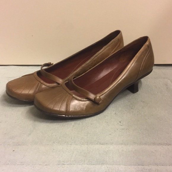 Style & co size 7.5 NEVER worn beige low heel