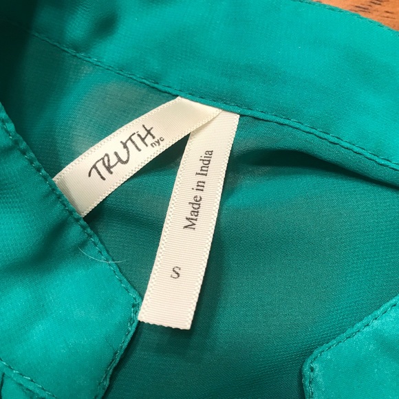 Green button down tunic - Picture 2 of 3