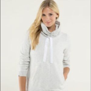 Lululemon Avenue sweatshirt, size 6