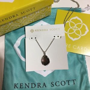 NWOT KENDRA SCOTT NECKLACE