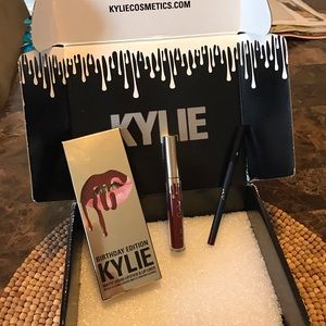🆕💄 Kylie Birthday Edition Lipstick & Lip Liner