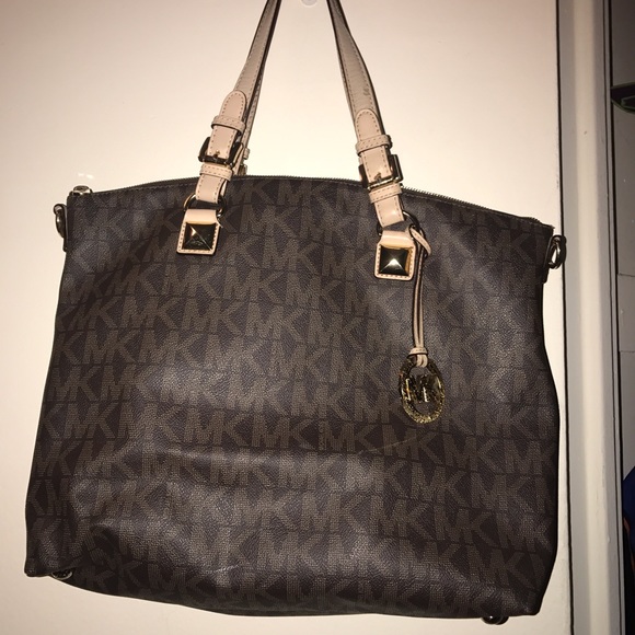 Michael Kors bag - Picture 1 of 3