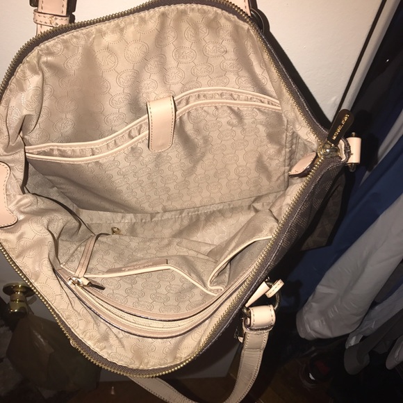 Michael Kors bag - Picture 3 of 3