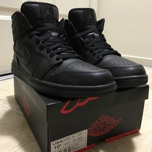 Air Jordan 1 MID Black on Black