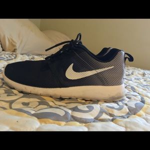 Women's Nike Roshe Run Sneakers