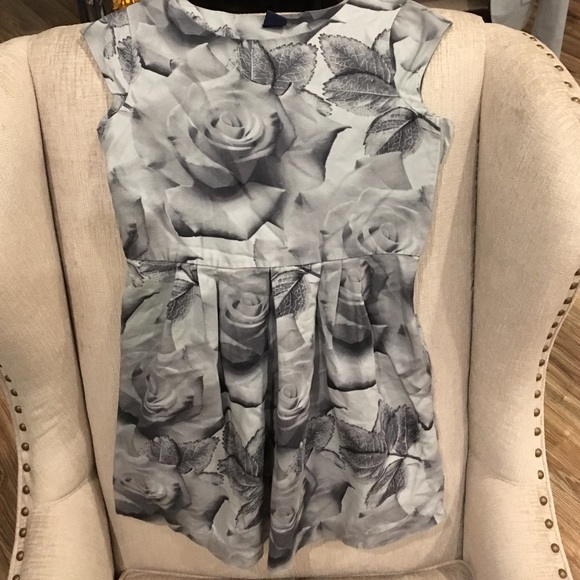 Cap Sleeve rose patterned dress. Side zipper
